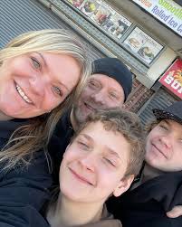 Hey everyone, it's Amy. I'm the owner here at Healthy Tans by Amy. I have  worked for Healthy Tans for the last 20 yrs, owning it the last 3. Life has  been