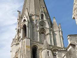 The headboard of the panel bed has an inset in a diamond pattern of a cleanable black vinyl cover to add dimension and texture. Chartres Cathedral Wikipedia