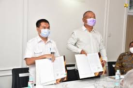 Segera setelah mendapatkan kontrak pekerjaan dan sebelum dimulai dengan pekerjaan di lapangan, kontraktor. Kontrak Paket Pekerjaan Tol Serang Panimbang Seksi 3 Ditandatangani