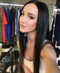 В кадре бузова в мешковатой спортивной одежде позирует, сидя на катере. Olga Buzova Beremenna Ili Net Buzova Prokommentirovala Sluhi O Beremennosti