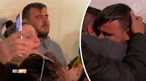 L'affaire est suivie de près par les médias espagnols et a généré de nombreux commentaires sur les réseaux sociaux, dont celui du chef du gouvernement envoyer l'article à un ami. Scene Poignante En Espagne De Nombreuses Personnes Chantent Et Prient Pour Reconforter Les Parents Du Petit Julen Video Rtl Info