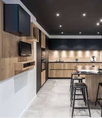 Une belle cuisine en bois enfant permettra d'occuper votre enfant pendant des heures ! Cuisine Noir Et Bois Avec Ilot Central