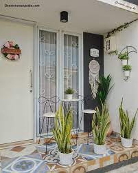 Kamu bisa memilih model teras super simple ini. 6 Desain Teras Rumah Mungil Yang Nyaman Dan Menawan Tahun Ini Desainrumahpedia Com Inspirasi Desain Rumah Minimalis Modern