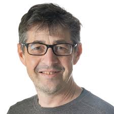 Hier moet het mager en gezond zijn, daar was het hoe vettiger hoe  prettiger”: wij gingen in Kigali naar de supermarkt met Peter Cambré, ooit  kok van Springsteen en U2, nu kok