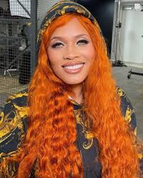 When your makeup artist gets a great shot after doing her work @bettyyabish 