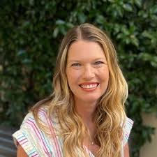 Ashley Rueckert's Instagram, Twitter & Facebook