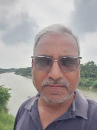 When an old farmer twisted his ankle while working in the field, it could  have been a very difficult moment for him, but humanity came forward in the  form of our brave