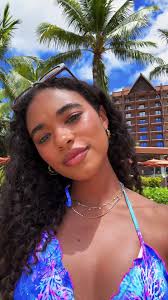 all the jaws drop put it in the chillerrrrrr 👋🏽🌴🌊 @Bailee Madison  !!!!!!!