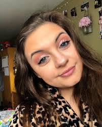 Nellie Gregg's Instagram, Twitter & Facebook