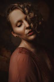 Get to know me, your fine art boudoir photographer.