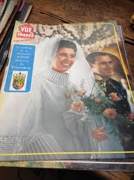 Officiellement du moins… car si les campagnes de vaccination s'intensifient dans le monde, le plus grand flou demeure sur le calendrier réservé aux têtes couronnées. Point De Vue Images Du Monde N 1077 28 Fevrier 1969 Le Mariage De La Duchesse Sophie Princesse De Wurtemberg Bon Couverture Souple Des Livres Et Vous