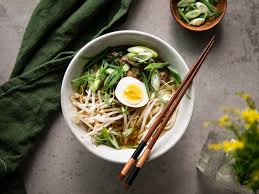 Einfache Ramen Japanische Nudelsuppe Mit Hahnchen Rezept Japanische Nudelsuppe Gutes Essen Asiatisches Essen