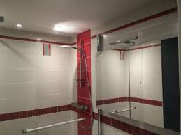 Salle de bain rouge et blanc jean marie art. Salle De Bain Rouge Et Blanc