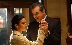 Chriqui was born in montreal, quebec, the daughter of sephardi jewish parents from morocco. Bild Zu Emmanuelle Chriqui In The Mix Bild Chazz Palminteri Emmanuelle Chriqui Ron Underwood Filmstarts De