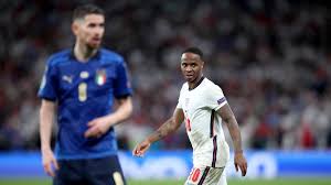 Um suv branco teria batido em dois carros parados na rua. Em Finale Roy Keane Kritisiert Raheem Sterling Und Jack Grealish Nach Elfmeter Desaster Gegen Italien Eurosport
