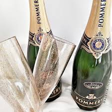 Alexia Lifestyle Alexia Tiga Nouvel An Avec Bouteille De Champagne Pommery Alcool In 2020 Bottle Champagne Bottle Champagne