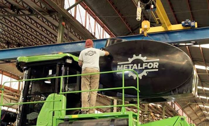 Metalfor dejó salir a sus empleados para ver el partido y luego les envió  los telegramas