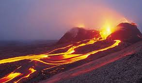 Aktif volkanların çevresinde magmanın yüzeye çıkması öncesi, sırası ve sonrasında meydana gelen deprem. Hawaii De Volkanik Tehlike Devam Ediyor