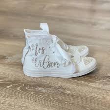 Wenn man nach einem geschenk sucht, dass wirklich gut ankommt, dann muss es etwas persö. Custom Wedding Converse Swarovski Wedding Shoes Hi Top Converse Personalized With Your Name In Bling Wedding Sneakers Converse Wedding Shoes Wedding Converse