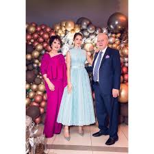 2 hafta önce ünlü oyuncu engin altan düzyatan ile nişanlanan neslişah alkoçlar'da yaz sezonunu açtı. Aslisah Alkoclar Ve Kaan Demirag Yuzukleri Takti Magazin Life