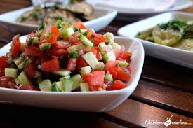 Chlada Salade De Tomates Et Concombre A La Marocaine Cuisinons En Couleurs Recette Cuisine Marocaine Salade Marocaine Salade Tomate