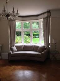 The space can be used as a breakfast nook or an extra seating area in a living room/bedroom. 40 Ideas For Curved Window Seating Benches Bay Window Living Room Living Room Windows Living Room Seating