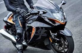 It gets a new set of front brake callipers. 2021 Suzuki Hayabusa Makes Global Debut 3 Colours 1340cc Engine