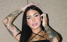 MC Mirella rebate críticas por vídeo íntimo: Gostosa | Daniel Nascimento  | O Dia