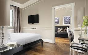 The space the bedrooms rooms are very large and have lots of extra space. Suite Florenz Mit Whirlpool Suiten Florenz Luxus Hotel Zimmer Hotel Brunelleschi