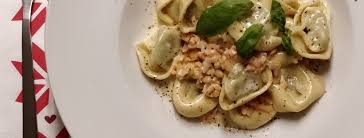 Il pastificio bondi vi propone un'accurata selezione di deliziose specialità regionali: Tortellini Mit Raucherlachs Und Pinienkernen Ein Nudelsieb Bloggt