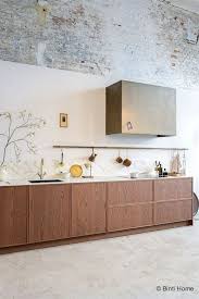 Vtwonen Keuken In Donker Eiken Met Een Gouden Kraan En Marmer Look Werkblad Kitcheninterior Contemporary Kitchen Interior Kitchen Interior