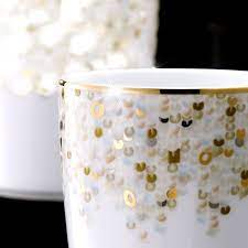 spangles スパングルス きらめくスパンコールをデザインした spanglesシリーズのマグカップ スパンコールの輝きはもちろん nikko独自の技術で 繊細な立体感も再現しています 色は ホワイト ブルー ピンクの３種類 ギフトにはもちろん ご自宅やオフィスでの