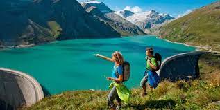 Do planine je sicer mogoče priti tudi s kombinacijo avtobusnega prevoza in poševnega dvigala. Kaprun High Mountain Reservoirs Excursion Destination Zell Am See