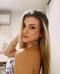 Olha onde eu tô, Deus é perfeito". 👑🇩🇪✨️ @marisa.kemp.7127  @joanatornquistatelier