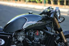 The original dual shock setup had to make place for a sing shock setup, which comes from a 2005 ducati multristrada 1000ds. Honda Cb1000 Cafe Racer By Studio Motor