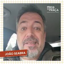 O João Seabra está à tua espera no Comédia à Mesa. 🙌, Abrimos a porta da  Mesa da Praça a um dos comediantes mais carismáticos do país! 😊 Este  sábado, dia 19 de fevereiro, às 20h30, João Seabra sobe ao ...