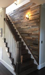 You Could Wood Strip The Wall Down The Stairs And Around The Corner To The Right And Alo Decoracion Del Hogar Rustico Decoraciones De Casa Renovaciones De Casa