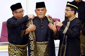 Ketua menteri melaka, adly zahari, berkata dua nama berkenaan yang merupakan anak kelahiran negeri hang. Hadkan Tempoh Jawatan Ketua Menteri Diusul Sebagai Enakmen Adly Zahari Utusan Borneo Online