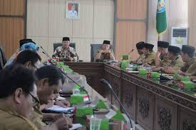 Check spelling or type a new query. Berdayakan Guru Honorer Gubernur Segera Teken Sk Seragamkan Gaji Di 2020 Bengkulutoday Terkini Dan Aktual