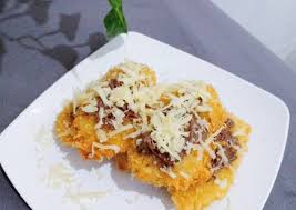 Siapkan teflon untuk menggoreng adonan tadi, tuangkan adonan sedikit demi sedikit di teflon penggorengan dengan api kecil. Resep Pisang Goreng Coklat Keju Mudah Banget Untuk Pemula