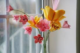 Mit unseren schritt für schritt anleitungen im handumdrehen deinen geldschein zum geldgeschenk falten. Origami Blume Falten Anleitung 7 Ideen Fur Einfache Blumen Aus Papier
