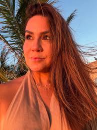 Deborah Britto's Instagram, Twitter & Facebook