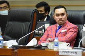 Tengku mahkota pahang | tengku hassanal berangkat meneruskan pengajian di sandhurst, uk. Sahroni Minuman Beralkohol Belum Perlu Diatur Dalam Uu Antara News