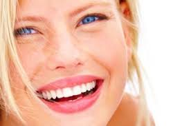 Cet arrangement coloré de fleurs mixtes est la façon idéale de célébrer l'automne. Journee Mondiale Du Sourire Chrispoeteofficiel