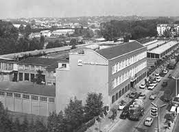 Als angehörige der reichsritterschaft.fließende übergänge von franken nach altbayern, schwaben, thüringen (siehe auch liste thüringischer rittergeschlechter), obersachsen und böhmen (auch über streubesitze) sind häufig anzutreffen (siehe beispielsweise auch fränkischer. Rieter Morando Unternehmen