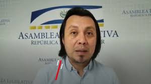 FMLN lamenta que partidos de derecha impidan atención a hijos de cotizantes  del ISSS hasta los 18 años