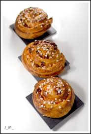 Roules Aux Cranberries Et A La Rose Facon Pain Au Raisins Pagaie Sors De La Cuisine