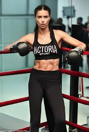Adriana Lima Shows Off Her Taut Tummy In Crop Top Adriana Lima Adriana Lima Style Adriana Lima Boxing
