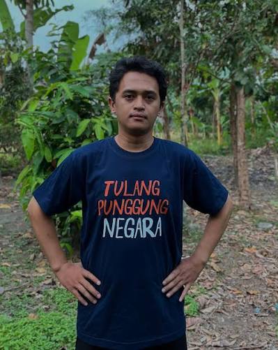 selamat sore, tulang punggung negara. sehat-sehat semuanya ya. apa pun yang  terjadi… syukuri apa yang ada, hidup adalah anugerah, tetap jalani hidup  ini, walau menjadi wni… 🎶 #tulangpunggungnegara