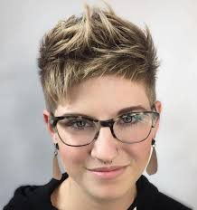 Kurze haare haben in letzter zeit wirklich eine szene gemacht, und 2020 ist der perfekte zeitpunkt, den sprung zu wagen und etwas neues auszuprobieren. 30 Frische Kurzhaarfrisuren Damen 2021